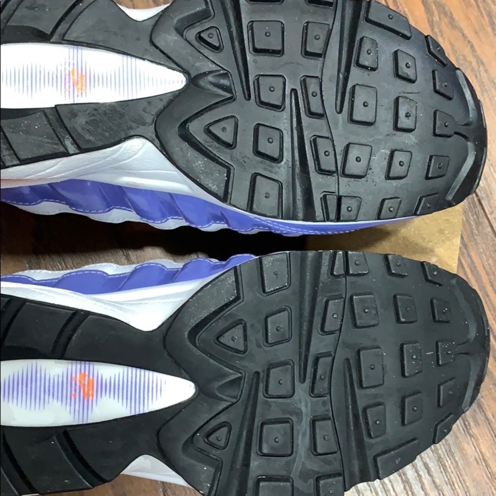 NIKE AIR MAX ‘95 LE (GS) black/total orange - Picture 9 of 16